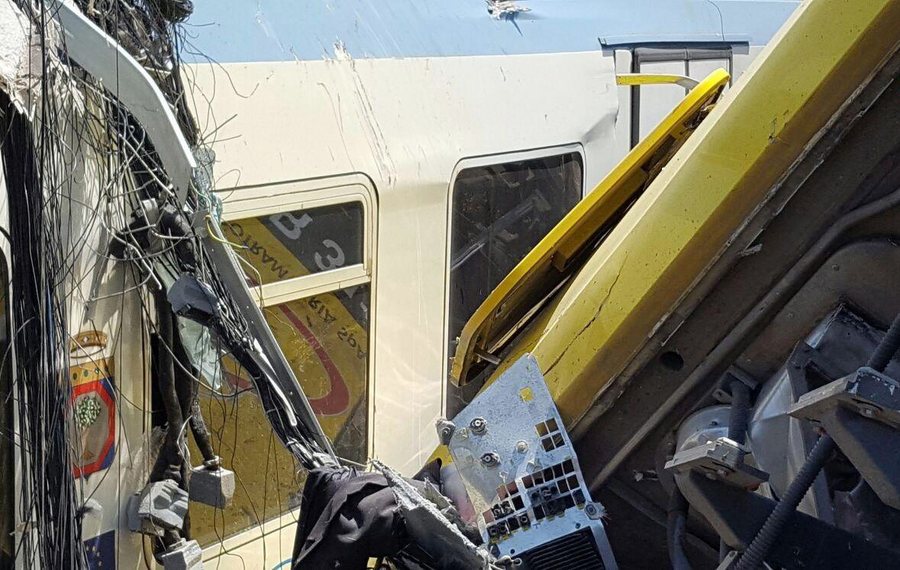 epa05421609 A handout picture provided by the Italian Fire Brigade on 12 July 2016 shows the crash site where two trains collided on a single-track stretch between Ruvo di Puglia and Corato, southern Italy, 12 July 2016. A least ten people have been killed and dozens injured according to reports. EPA/ITALIAN FIRE BRIGADE / HANDOUT HANDOUT EDITORIAL USE ONLY/NO SALES HANDOUT EDITORIAL USE ONLY/NO SALES