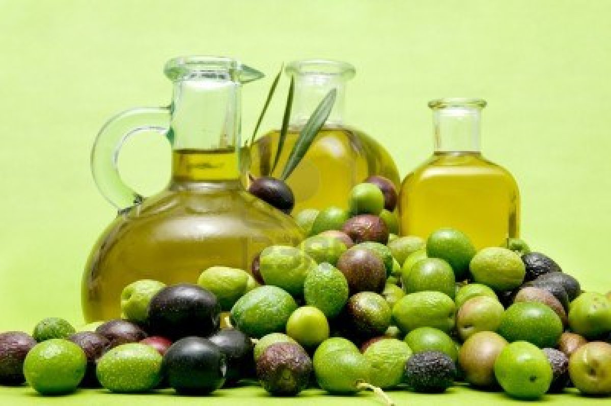 olive-oil-and-olives