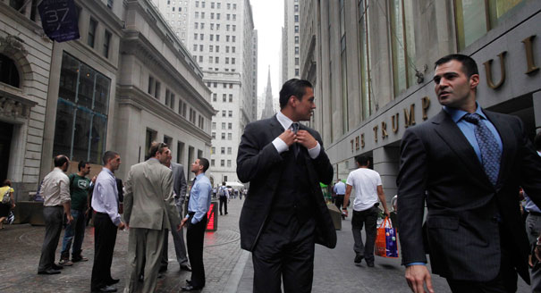 121023_businessmen_wallstreet_605_ap