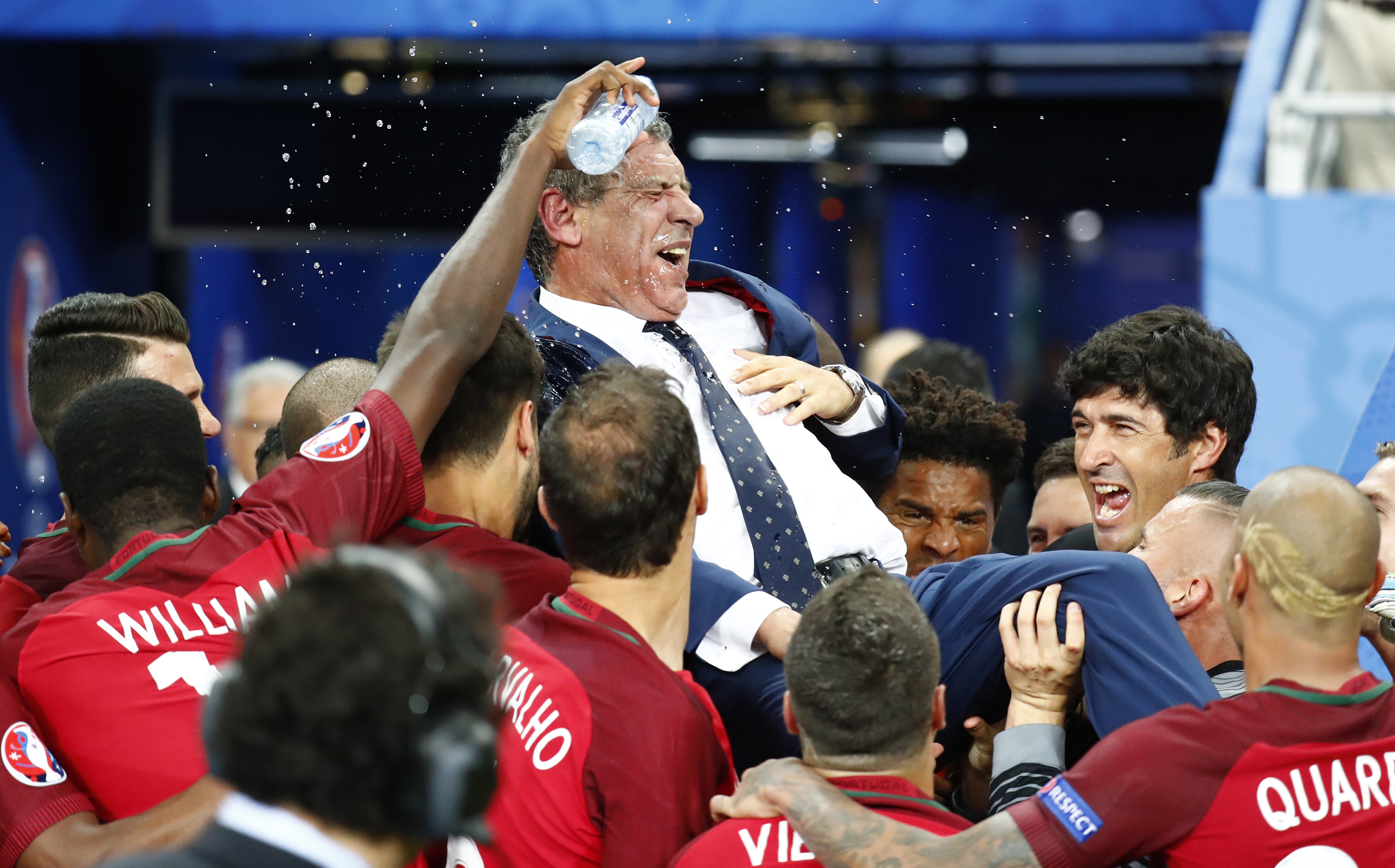 Football Soccer - Portugal v France - EURO 2016 - Final - Stade de France, Saint-Denis near Paris, France - 10/7/16 Portugal head coach Fernando Santos is lifted up by his players after winning Euro 2016  REUTERS/Kai Pfaffenbach Livepic