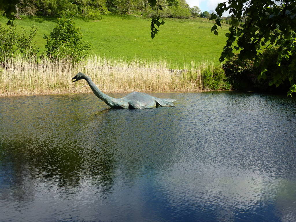 Loch ness monster. Несси. Лохнесское. Чудовище шотландского озера Несси.