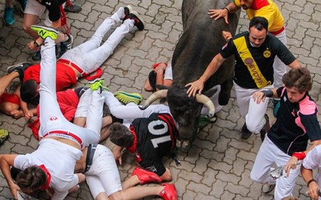 spain_pamplona_bulls_b2