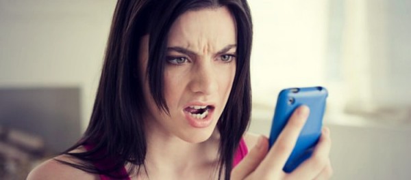 Angry-woman-on-phone-600x264