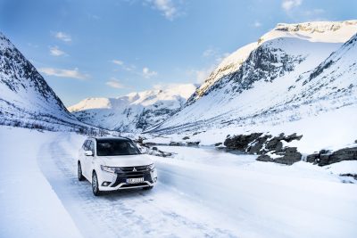 Outlander-PHEV-Norway-10000th-2-400x267