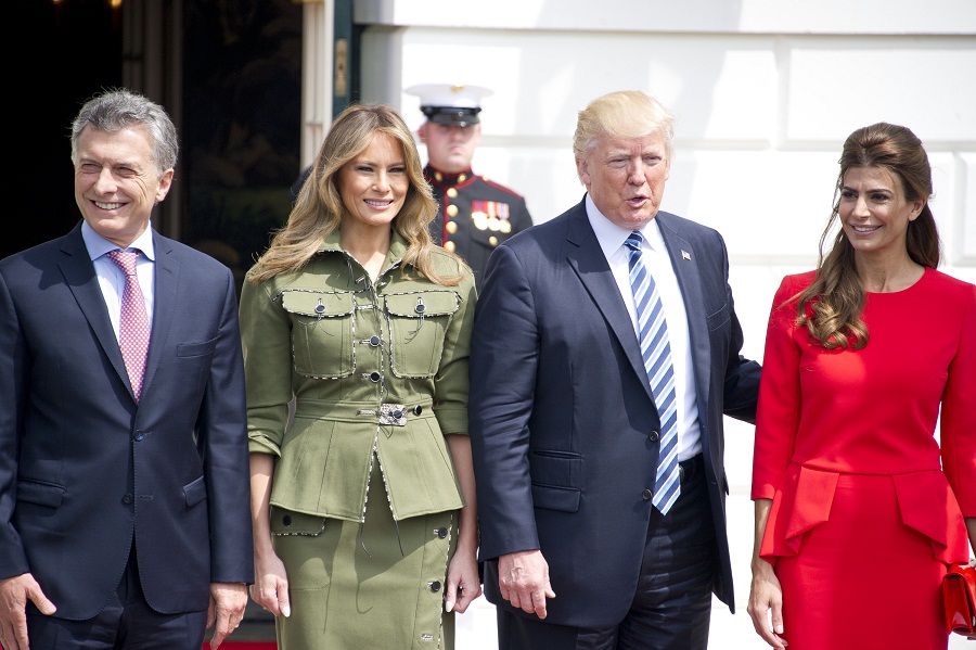 United States President Donald J. Trump and first lady Melania Trump welcome President Mauricio Macri of Argentina and his wife, Juliana Awada to the White House in Washington, DC on Thursday, April 27, 2017. Credit: Ron Sachs / CNP  - NO WIRE SERVICE - Photo: Ron Sachs/Consolidated/dpa