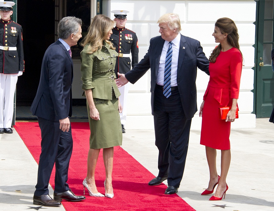 United States President Donald J. Trump and first lady Melania Trump welcome President Mauricio Macri of Argentina and his wife, Juliana Awada to the White House in Washington, DC on Thursday, April 27, 2017. Credit: Ron Sachs / CNP  - NO WIRE SERVICE - Photo: Ron Sachs/Consolidated/dpa