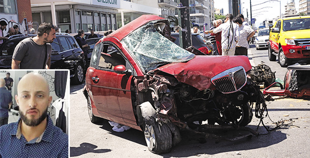 Σοβαρό τροχαίο ατύχημα, με την εμπλοκή ενός μοτοποδηλάτου και τριών αυτοκινήτων, έγινε στη Λεωφ. Συγγρού το μεσημέρι της Τετάρτης 10 Μαϊου 2017, στο ύψος της Νέας Σμύρνης και στο ρεύμα προς Αθήνα. ΑΠΕ-ΜΠΕ/ΑΠΕ-ΜΠΕ/ΣΥΜΕΛΑ ΠΑΝΤΖΑΡΤΖΗ