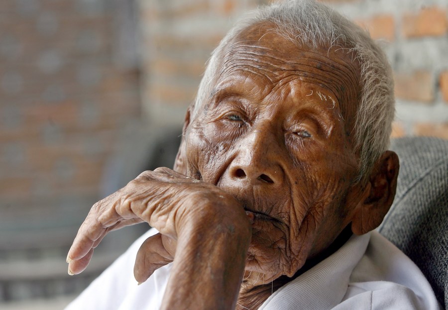 epa05938826 (FILE) - A file photograph showing 145 years old Indonesian man, Sodimejo, also called 'Mbah Gotho' sitting in front of his house in Sragen, Central Java, Indonesia, 29 August 2016. Mbah Gotho is believed as the world's oldest man with documentation that stated he was born in 1870. Media reports on 01 May 2017 state that Mbah Gothon died on 30 April 2017 at the age of 146 years.  EPA/ALI LUTFI *** Local Caption *** 52990123