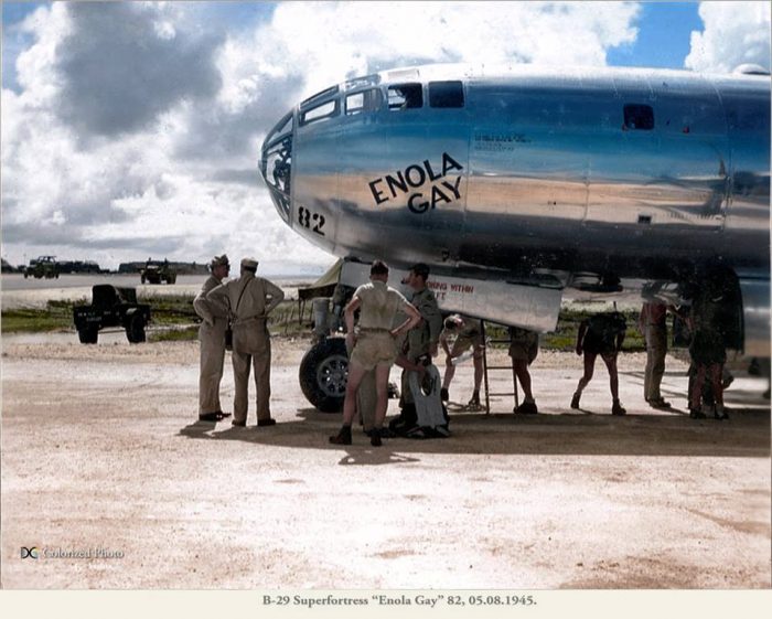 Enola-gay-1945-700x561