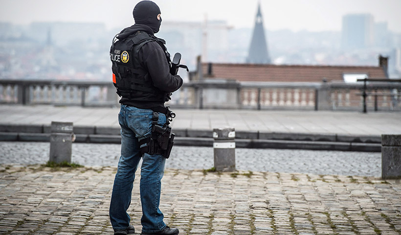 epa05228684 A police officer stands guard outside the court where suspect in the November 13 Paris terrorist attacks Salah Abdeslam (non pictured) is expected to make an appearance, in Brussels, Belgium, 24 March 2016. On 18 March 2016 Salah Abdeslam and Amine Choukri were arrested during searches in Molenbeek. At least 31 people were killed with hundreds injured in terror attacks in Brussels on 22 March. Islamic State (IS) claimed responsibility for the attacks.  EPA/CHRISTOPHE PETIT TESSON