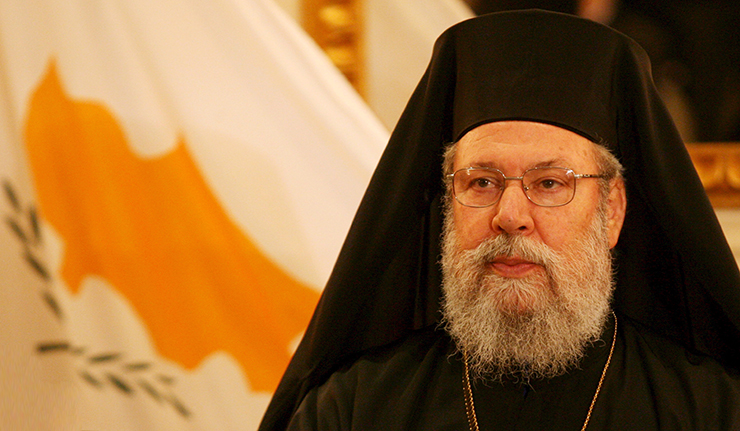 epa01040534 The Orthodox Archbishop of Cyprus Chrysostomos II gives a press conference in Italy, Rome, 16 June 2007.  EPA/CLAUDIO PERI