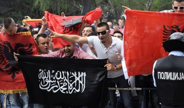 Albanian-islamists-shahada-630x372