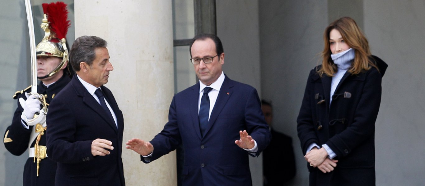 7787702168_nicolas-sarkozy-francois-hollande-et-carla-bruni-sarkozy-sur-le-perron-de-l-elysee-le-11-janvier-2015