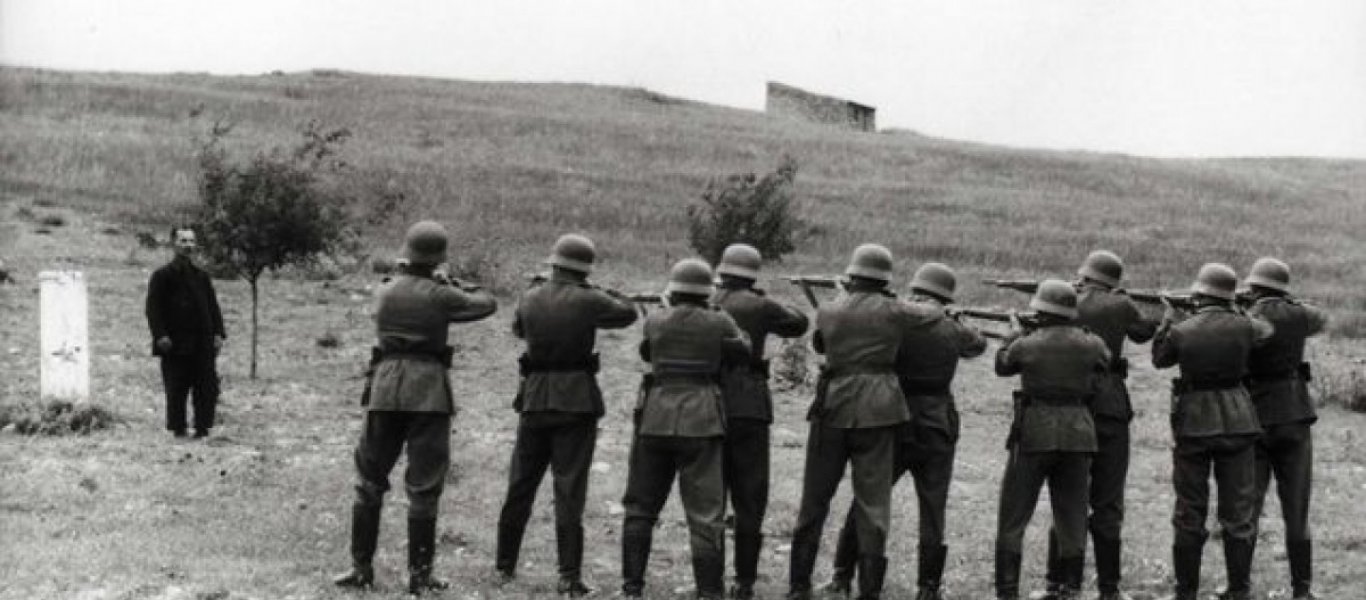 crete-greece-german-soldiers-preparing-to-shoot-a-local-hostage-may-june-1941