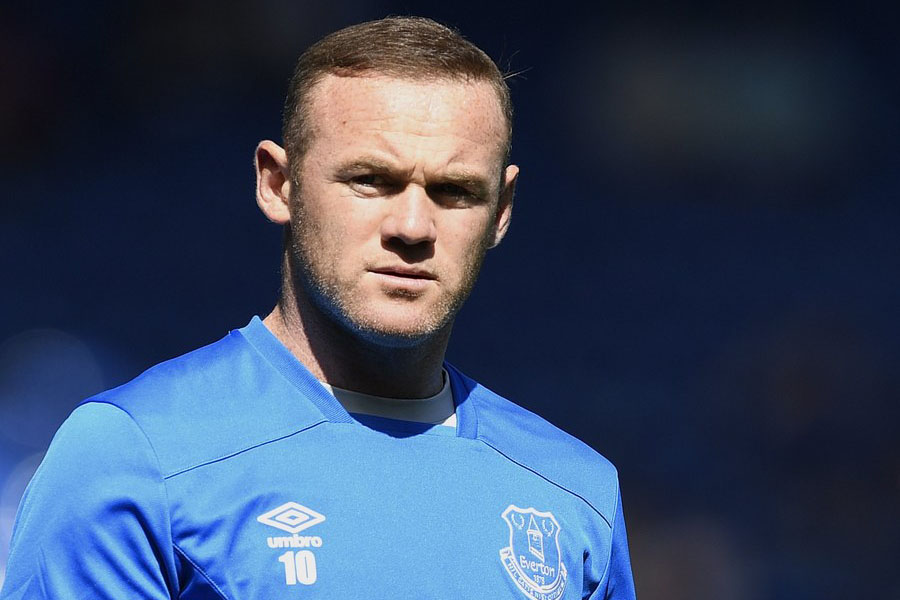 epa06166082 Everton's Wayne Rooney ahead of the English Premier League soccer match between Chelsea and Everton at Stamford Bridge, London, Britain, 27 August 2017.  EPA/WILL OLIVER EDITORIAL USE ONLY. No use with unauthorized audio, video, data, fixture lists, club/league logos or 'live' services. Online in-match use limited to 75 images, no video emulation. No use in betting, games or single club/league/player publications.