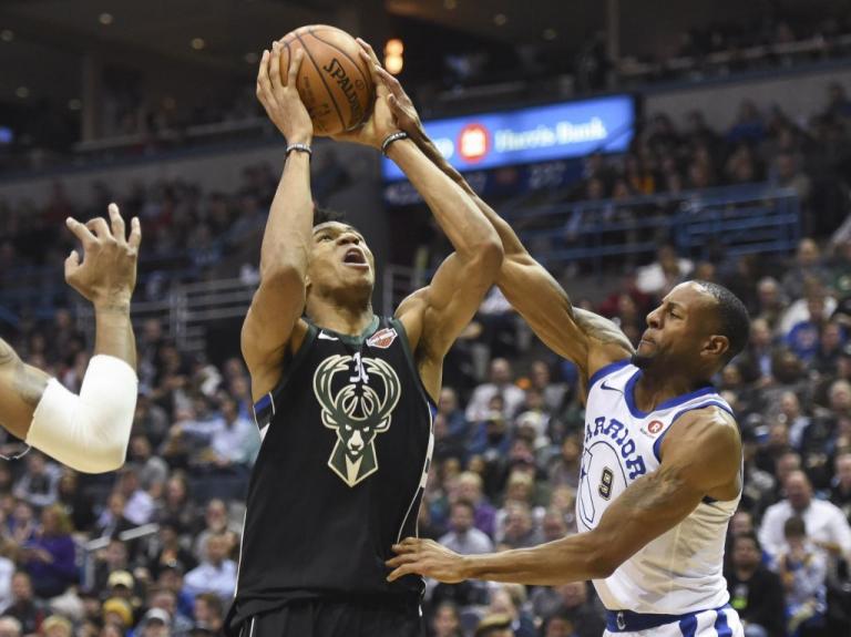 2018-01-13T024315Z_107697956_NOCID_RTRMADP_3_NBA-GOLDEN-STATE-WARRIORS-AT-MILWAUKEE-BUCKS-768x575