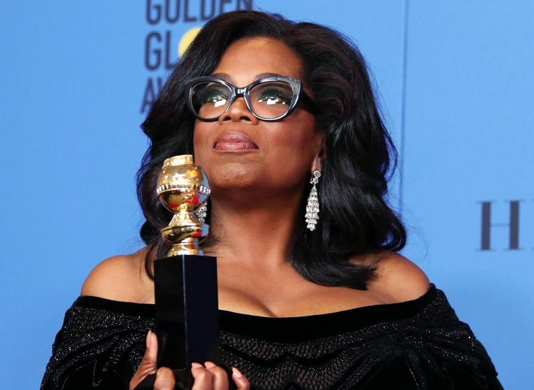 epaselect epa06424215 Oprah Winfrey holds the 2018 Golden Globe Cecil B. DeMille Award in the press room during the 75th annual Golden Globe Awards ceremony at the Beverly Hilton Hotel in Beverly Hills, California, USA, 07 January 2018.  EPA/MIKE NELSON