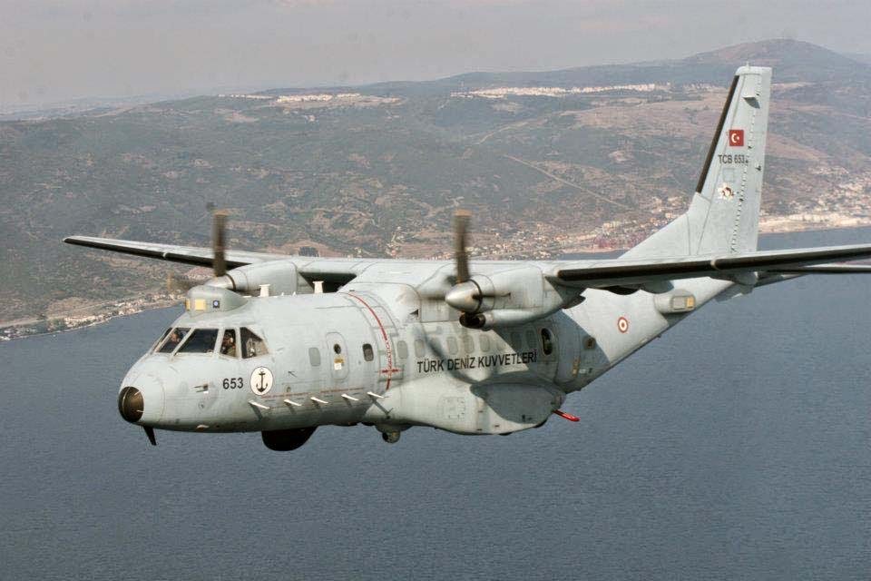 στρατιωτικό αεροσκάφος τύπου CN-235 CASA