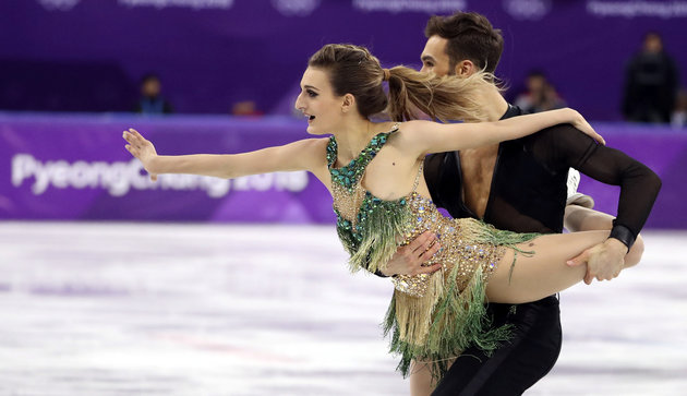 Figure Skating - Pyeongchang 2018 Winter Olympics - Ice Dance short dance competition - Gangneung Ice Arena - Gangneung, South Korea - February 19, 2018 - Guillaume Cizeron and Gabriella Papadakis of France perform. REUTERS/Lucy Nicholson     TPX IMAGES OF THE DAY