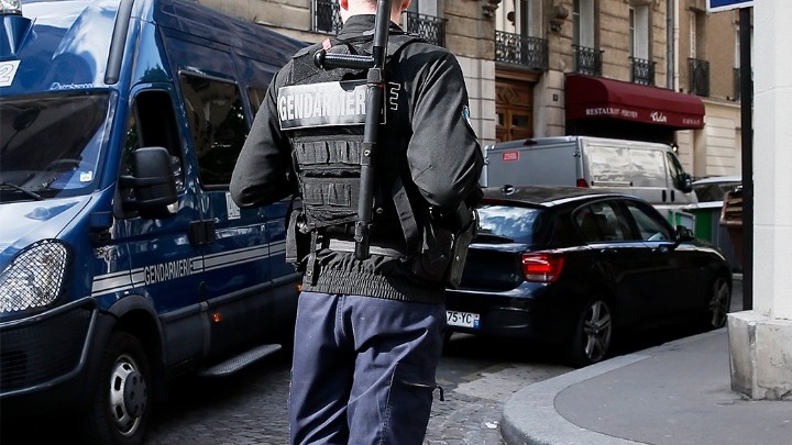 w09-164508Frenchpolice