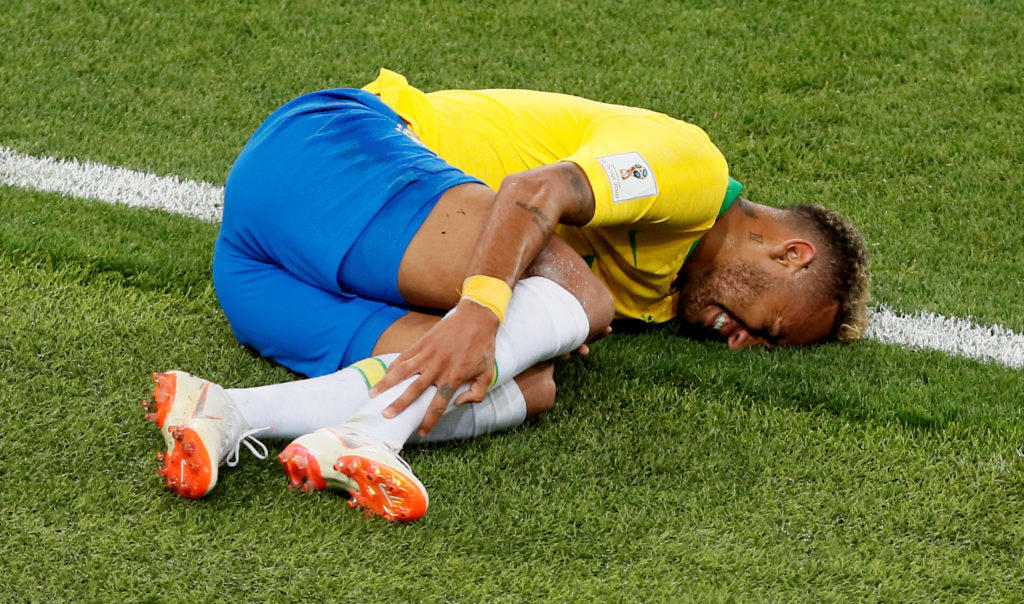 Soccer Football - World Cup - Group E - Serbia vs Brazil - Spartak Stadium, Moscow, Russia - June 27, 2018   Brazil's Neymar reacts after sustaining an injury    REUTERS/Maxim Shemetov