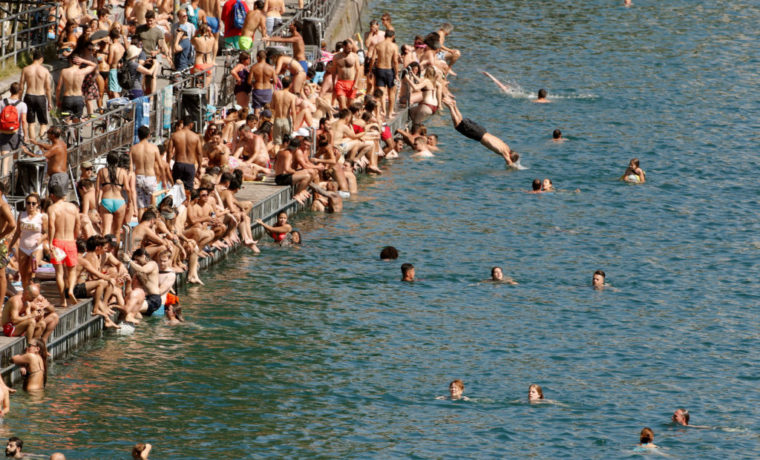 People swim during hot summer weather in the Limmat river in Zurich, Switzerland July 1, 2018. REUTERS/Arnd Wiegmann