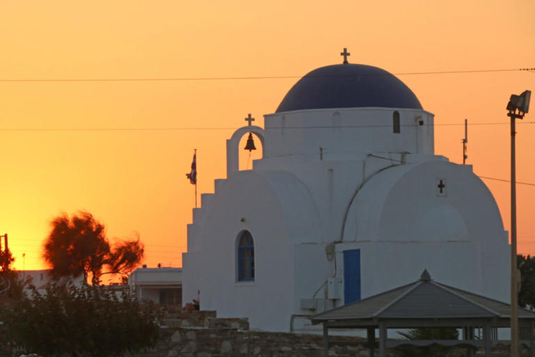 ANTIPAROS-768x512