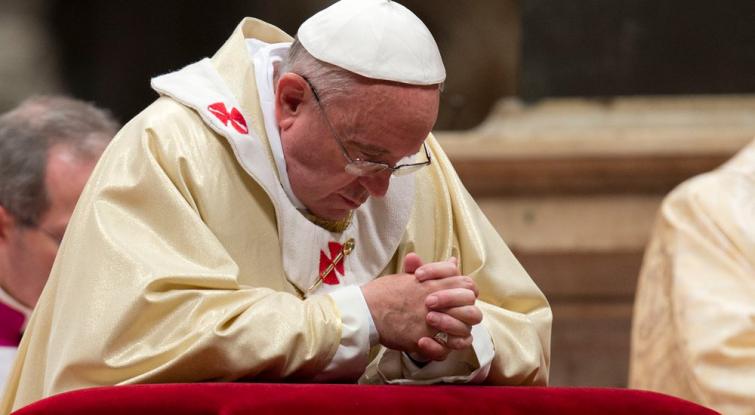 pope-francis-praying