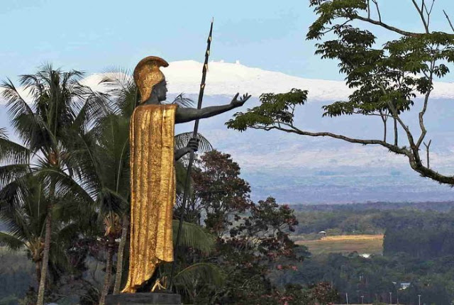 statue-of-king-kamehameha-in-honolulu-hawaii-1-min-696x468