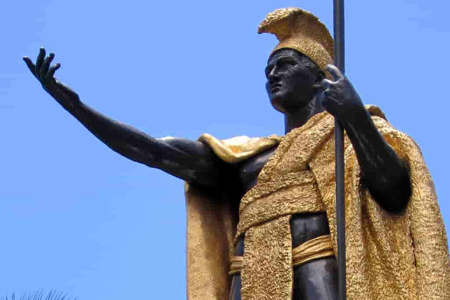 statue-of-king-kamehameha-in-honolulu-hawaii-2-min