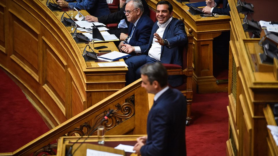 tsipras_mitsotakis_vouli_arthro