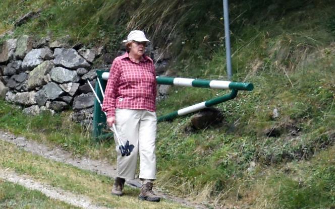 angela-merkel-hike-hikefit0817