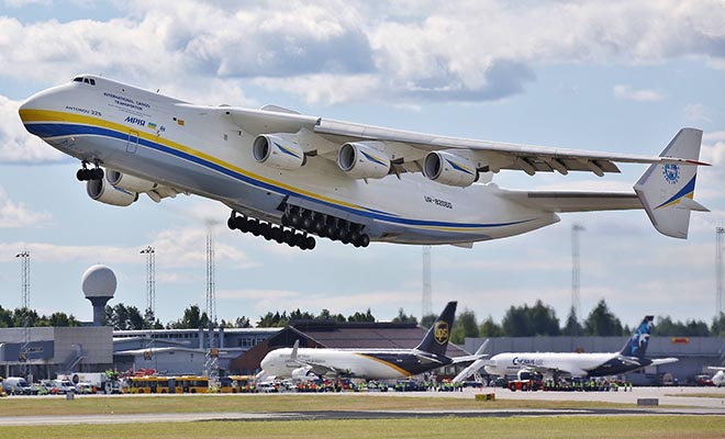 sto-eleytherios-venizelos-to-megalytero-aeroplano-toy-kosmoy