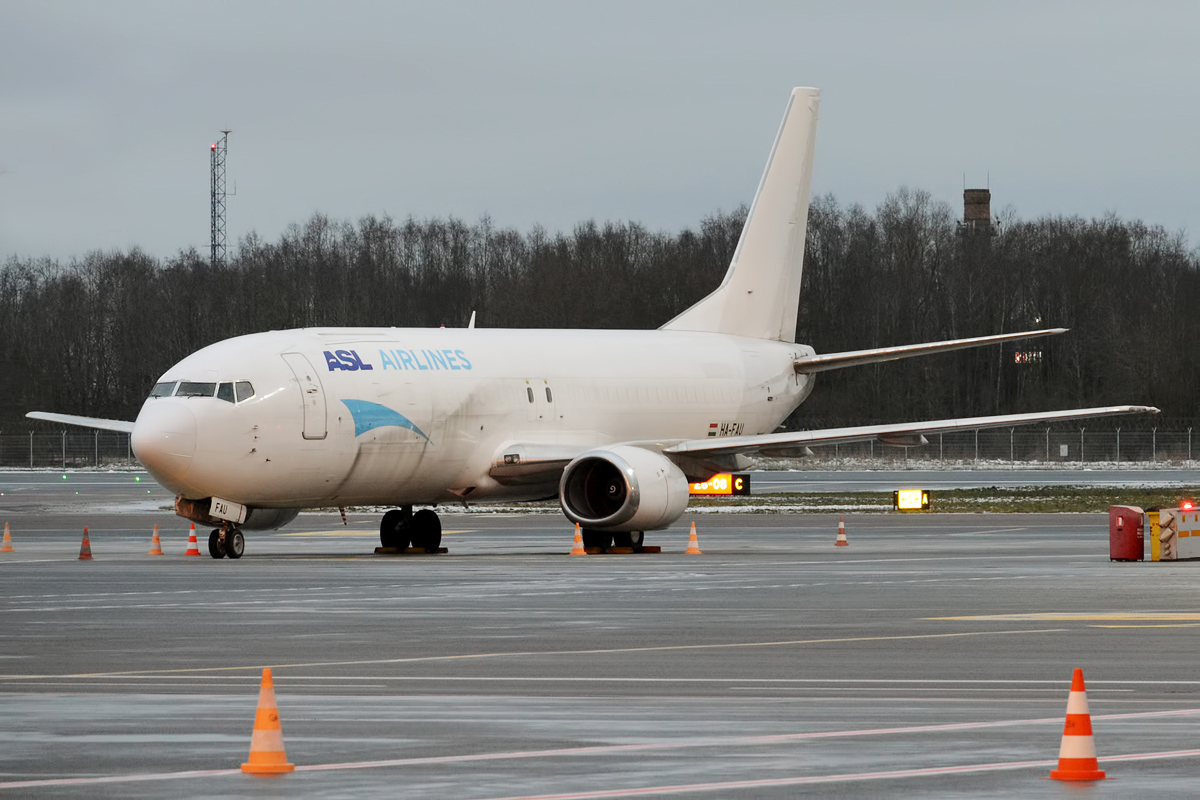 ASL_Airlines_Hungary,_HA-FAU,_Boeing_737-43Q_SF_(39200732602)