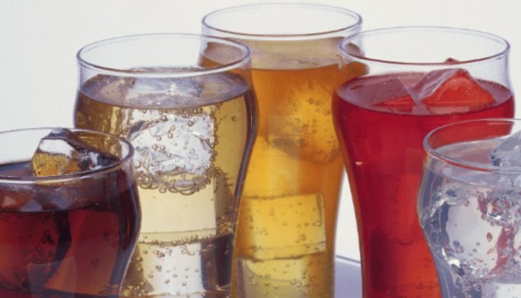 21626190_sugary-drinks-750x430