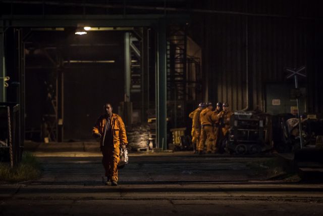 epa07242816 A mining rescue worker walks close to the gate of the CSM coal mine near Czech-Polish border, in Karvina, Czech Republic, 20 December 2018.  At least one miner was killed in the blast and another ten were seriously injured, according to local media reports.  EPA/LUKAS KABON