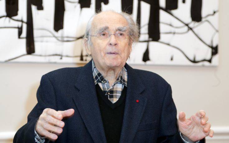 French Composer Michel Legrand reacts after receiving the Grand Vermeil Paris medal award, during a ceremony at the Paris city Hall, France, Friday, Jan. 22, 2016. (AP Photo/Jacques Brinon)