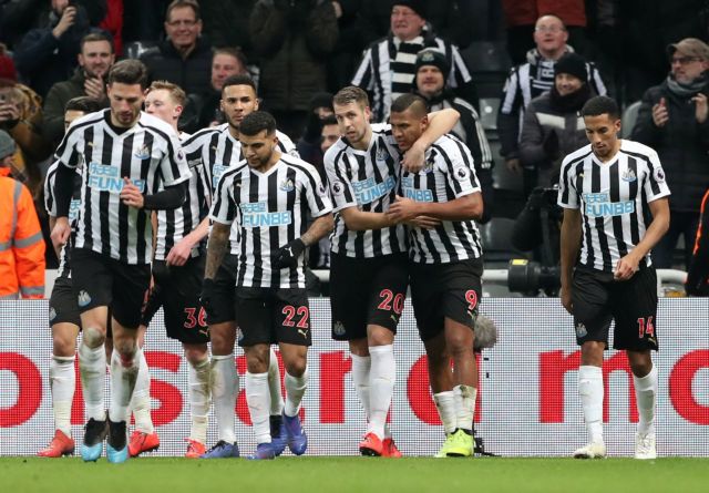 Soccer Football - Premier League - Newcastle United v Manchester City - St James' Park, Newcastle, Britain - January 29, 2019  Newcastle United's Salomon Rondon celebrates scoring their first goal with team mates         REUTERS/Scott Heppell  EDITORIAL USE ONLY. No use with unauthorized audio, video, data, fixture lists, club/league logos or "live" services. Online in-match use limited to 75 images, no video emulation. No use in betting, games or single club/league/player publications.  Please contact your account representative for further details.