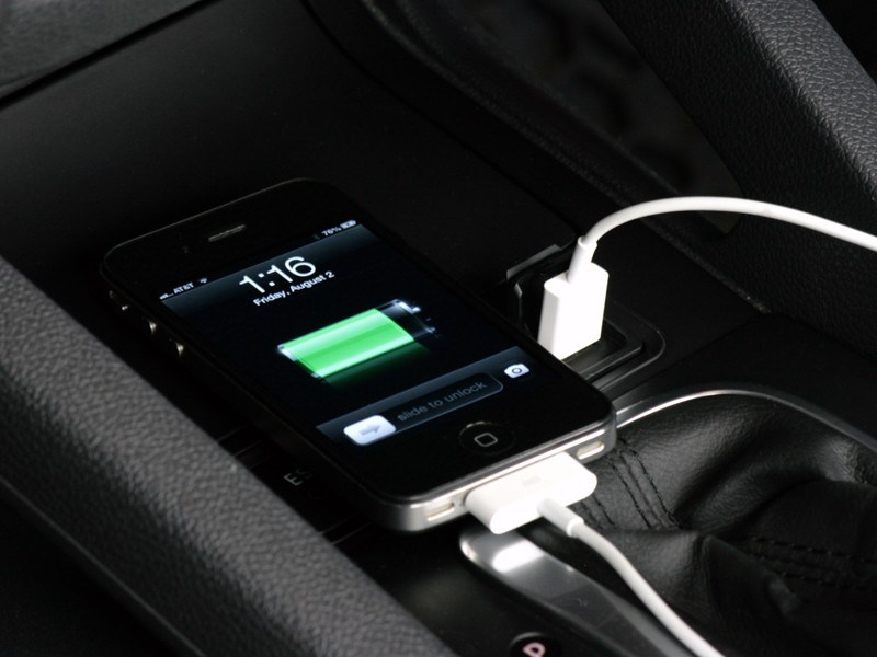 phone_charging_in_car_1024x1024