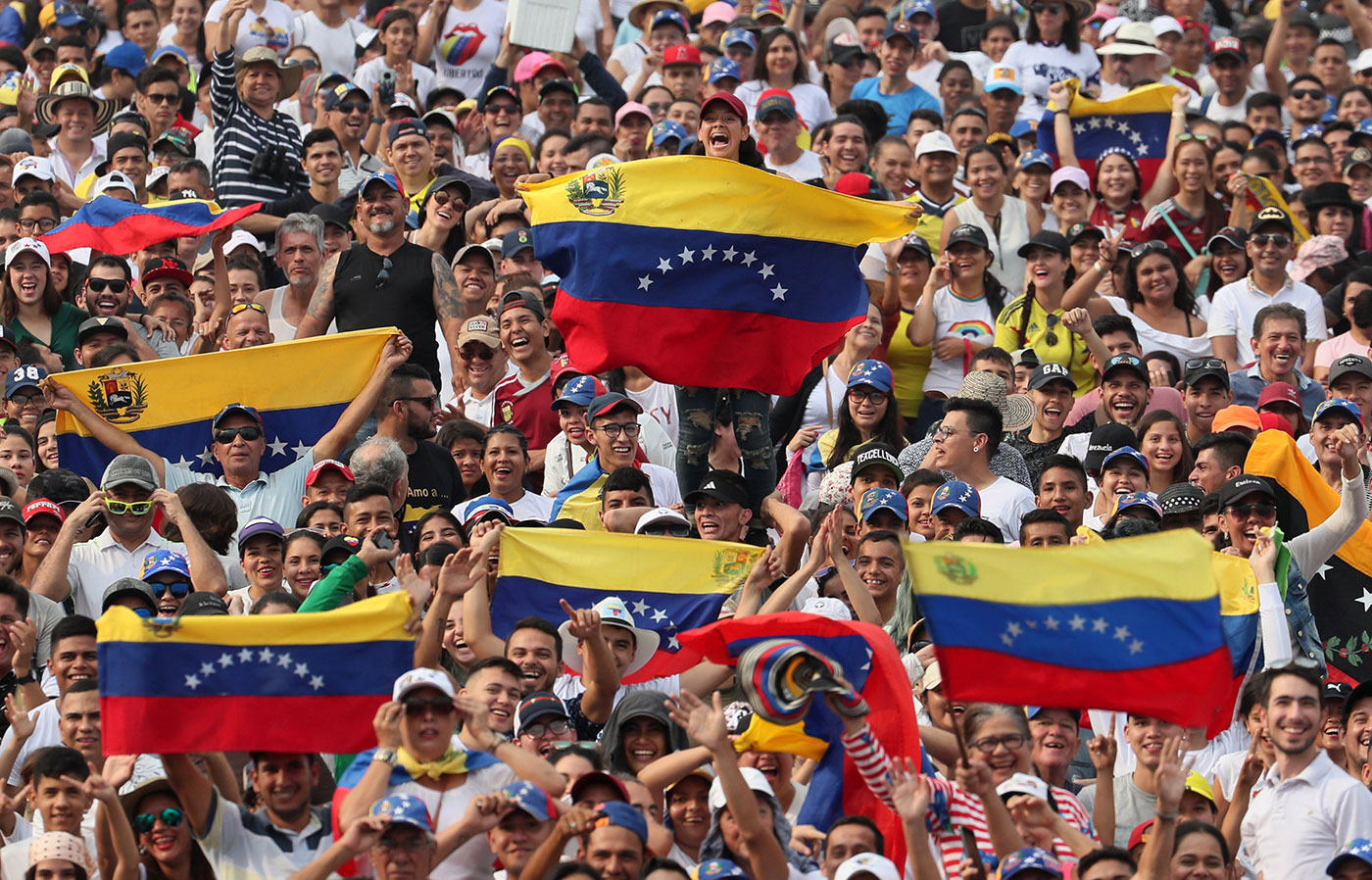 epa07387984 Crowds arrive to attend the Venezuela Aid Live concert in Cucuta, Colombia, 22 February 2019. Some 250,000 people are expected to attend the 'Venezuela Aid Live' music event, an event that seeks to raise funds for essential humanitarian aid for Venezuela.  EPA/Mauricio Duenas Castaneda