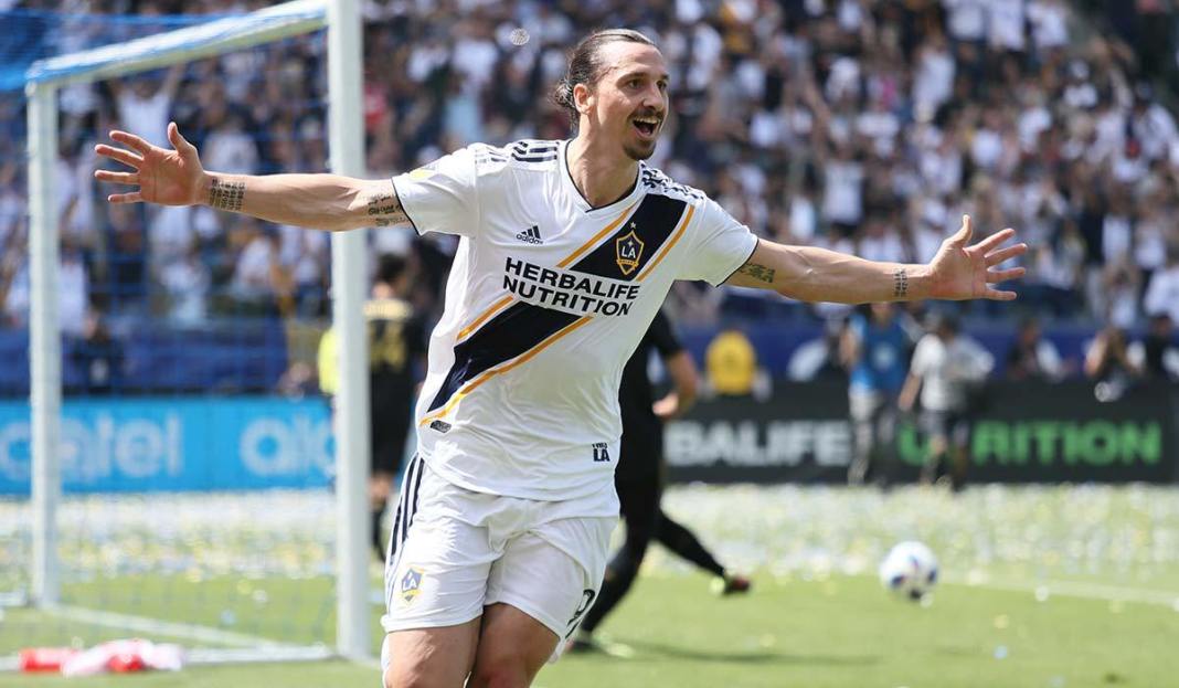 CARSON, CA - MARCH 31: Zlatan Ibrahimovic of Los Angeles Galaxy celebrates after scoring a goal to make it 4-3 during the MLS match between Los Angeles FC and Los Angeles Galaxy  at StubHub Center on March 31, 2018 in Carson, California. (Photo by Matthew Ashton - AMA/Getty Images)