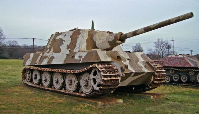 jagdtiger-o-thiriodis-katastrofeas-armaton-vinteo-1-696x398