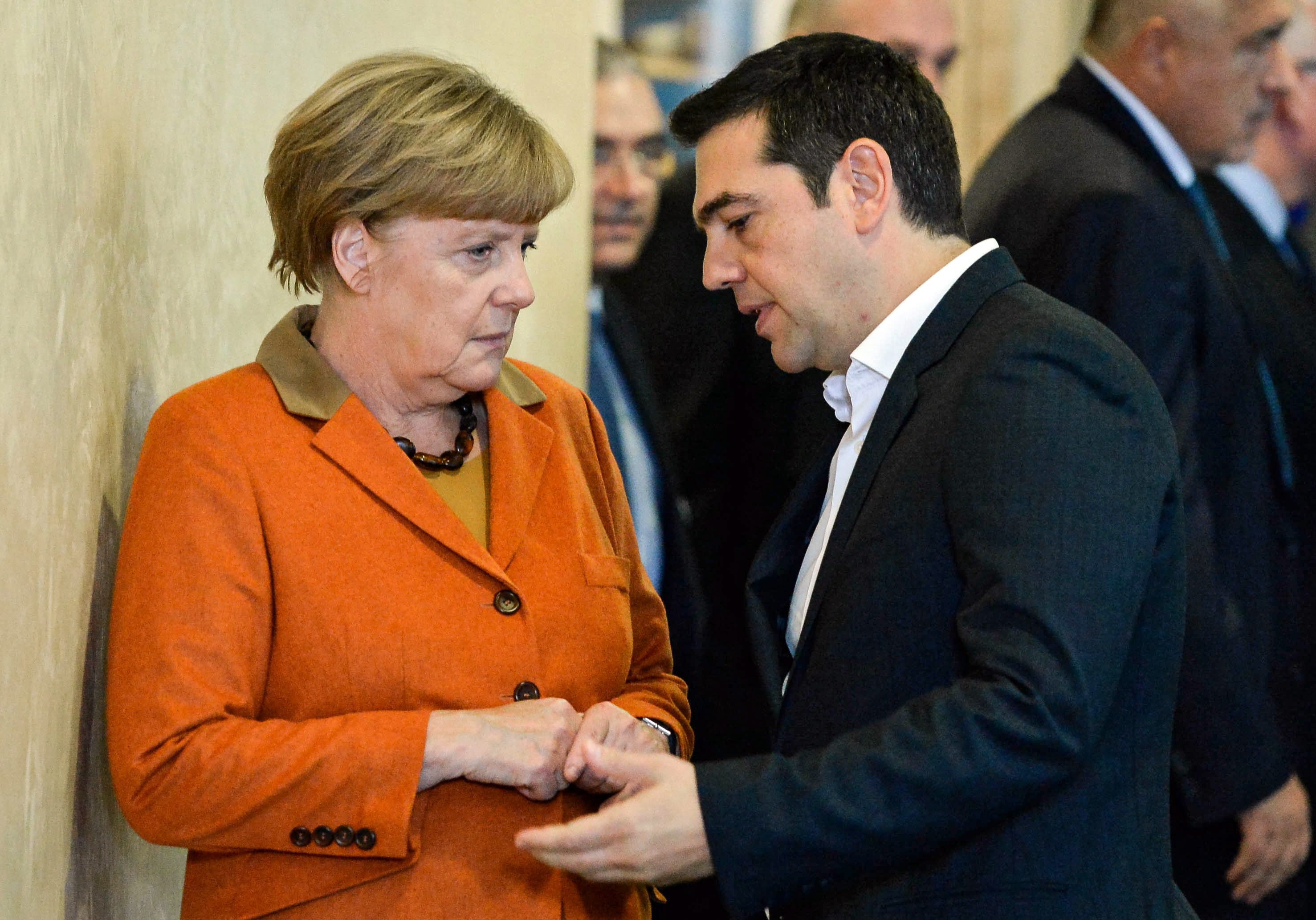 epa04995253 German Chancellor Angela Merkel (L) and Greek Prime Minister Alexis Tsipras (R) at the start of a small summit of leaders to discuss refugee flows along the Western Balkans route, at EU Commission headquarters in Brussels, Belgium, 25 October 2015. President Juncker convened the leaders of the countries concerned and most affected by the emergency situation along the Western Balkans route. The aim of the summit is to improve cooperation and step up consultation between the countries along the route and decide on pragmatic operational measures that can be implemented immediately to tackle the refugee crisis in that region.  EPA/STEPHANIE LECOCQ