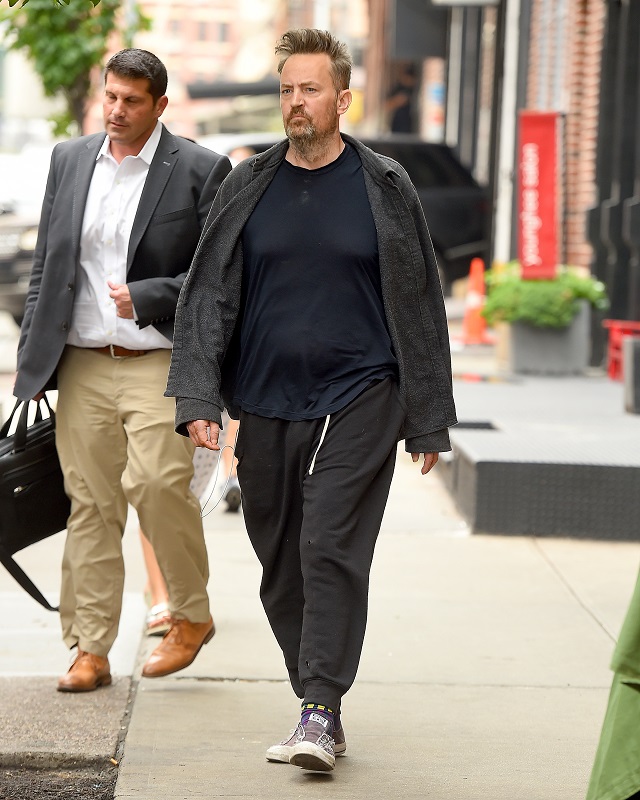 EXCLUSIVE: 'Friends' star Matthew Perry seen with swollen hands in New York City. Pictured: Matthew Perry Ref: SPL5099260 200619 EXCLUSIVE Picture by: Robert O'Neil / SplashNews.com Splash News and Pictures Los Angeles: 310-821-2666 New York: 212-619-2666 London: 0207 644 7656 Milan: 02 4399 8577 photodesk@splashnews.com World Rights