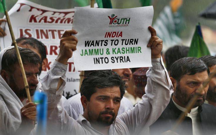 Supporters of the religious group Jamaat-e-Islami attend a rally to protest India's policy on Kashmir, in Islamabad, Pakistan, Tuesday, Aug. 6, 2019. Pakistan President Arif Alvi convened his country's parliament to discuss India's surprise actions on Kashmir. (AP Photo/Anjum Naveed)