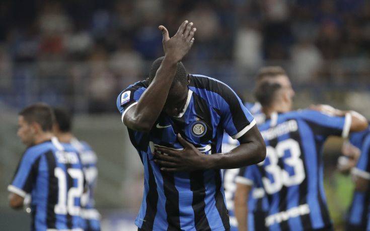 Inter Milan's Romelu Lukaku celebrates after scoring his side's third goal during the Serie A soccer match between Inter Milan and Lecce at the San Siro stadium, in Milan, Italy, Monday, Aug. 26, 2019. (AP Photo/Luca Bruno)