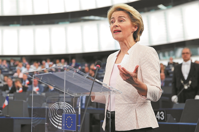 2019-07-16T072212Z_415363060_RC1B46B13DC0_RTRMADP_5_EU-JOBS-VONDERLEYEN-1