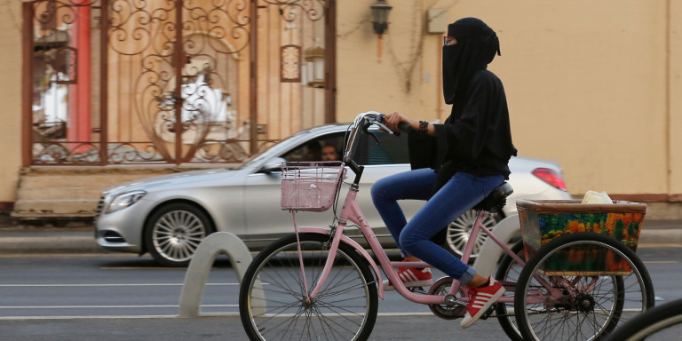 Saudi-Arabia-woman-bicycle