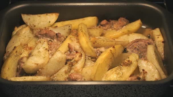 depositphotos_157490342-stock-video-cooking-fried-potatoes-with-pork