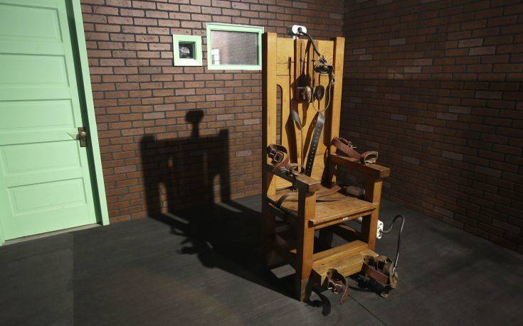 This photo taken May 16, 2013, shows an electric chair on exhibit at the Texas Prison Museum in Huntsville, Texas. Between 1924 and 1964, 361 men died in the electric chair. Since the first execution by lethal injection in Texas in 1982 the state has executed 499 prisoners.  (AP Photo/Pat Sullivan)